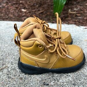 Nike Kids' Manoa Sneaker Boot 6C